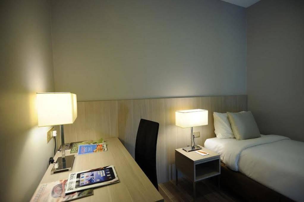 Отель Citadines Uplands Кучинг Экстерьер фото